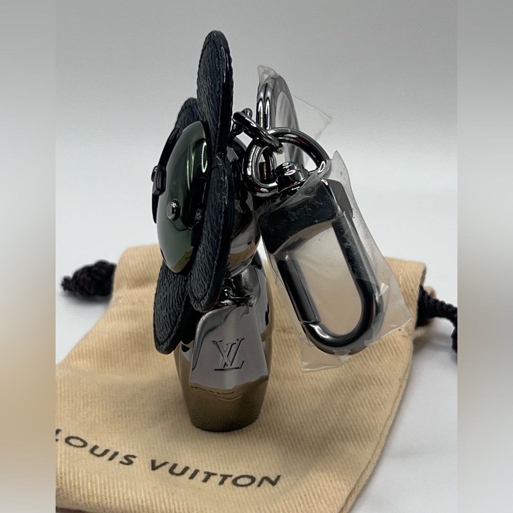 LOUIS VUITTON Monogram Eclipse Vivienne Keychain Bag Charm Holder Spaceman Grey - Picture 8 of 16
